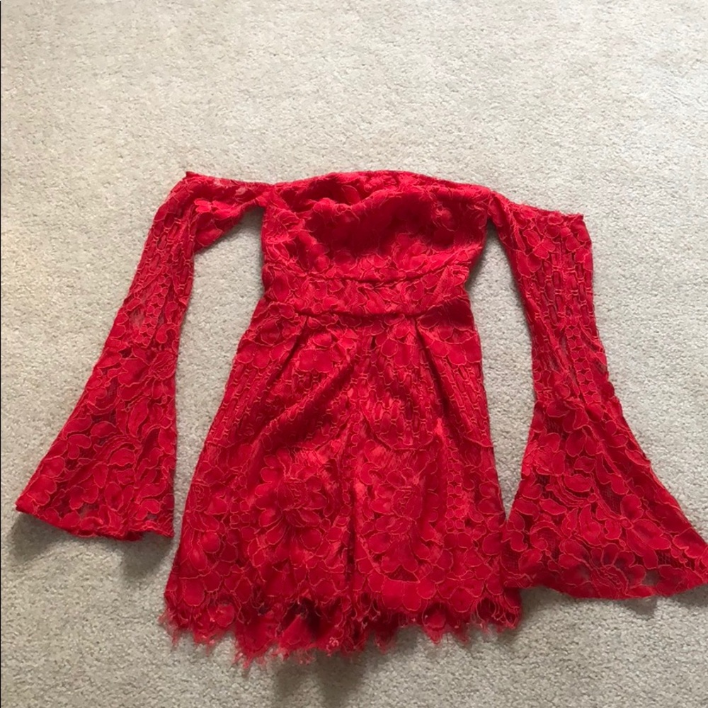 Red lace romper😍